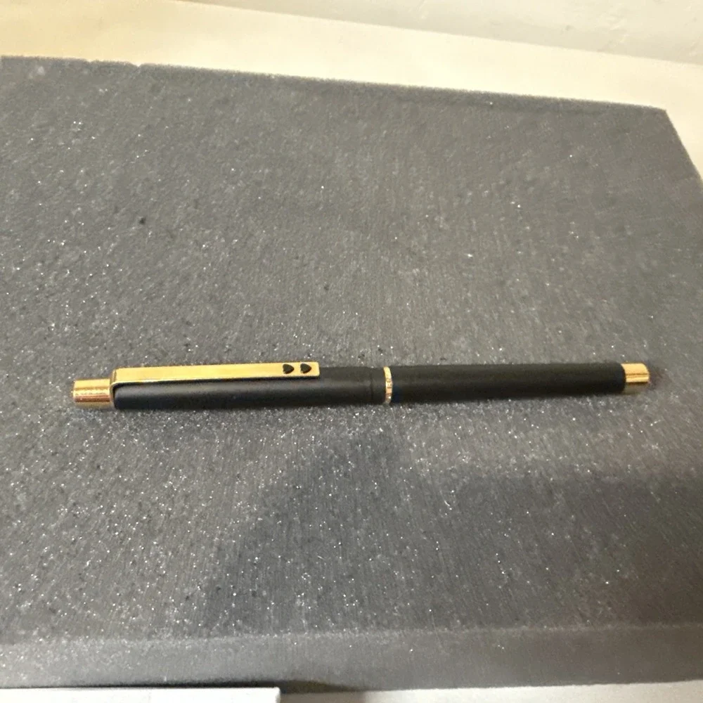 1980's Papermate Black/ Gold Trim Fountain Pen ( W Germany)  Hearts